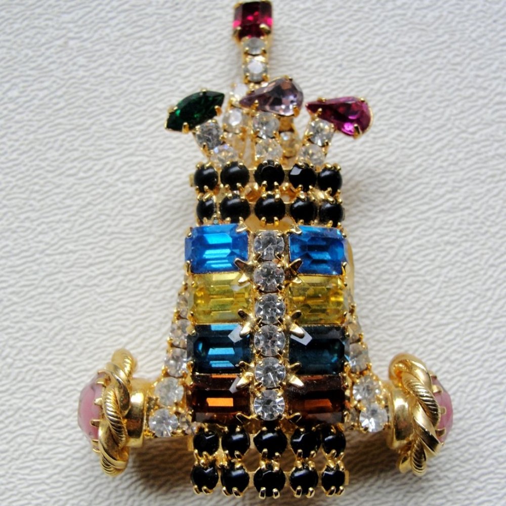 3/25 - Sparkling Golfbag Pin with Swarovski Crystals